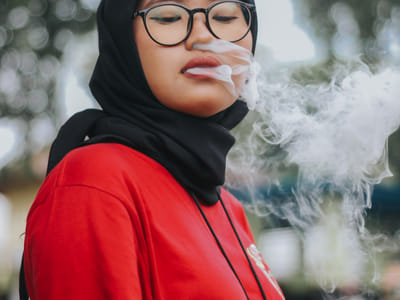 A Beginner's Guide to Vaping: How to Choose the Right E-Cig Starter Kit