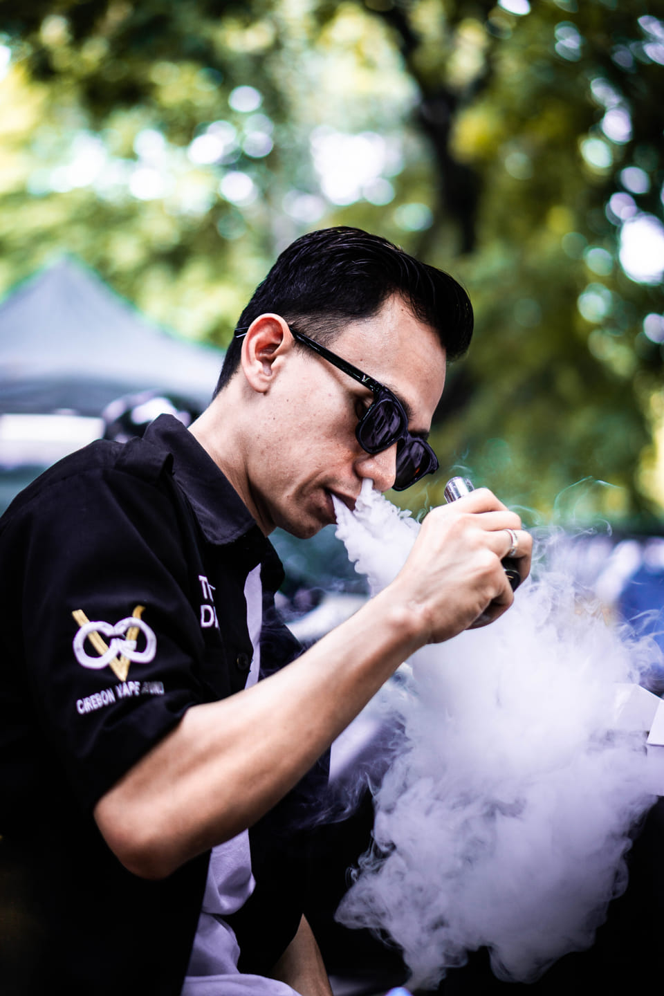 Vaping vs. Smoking: The Pros and Cons of Each Habit