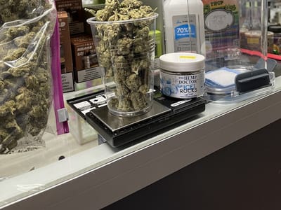 AJ's SMOKE & NOVELTY SHOP / CBD & D8