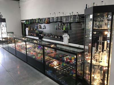 Azara Smoke N Vape : Brookfield, WI