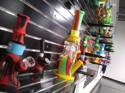 Azara Smoke N Vape : Brookfield, WI