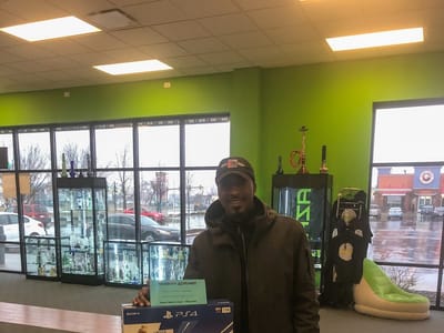 Azara Smoke N Vape : Milwaukee, WI