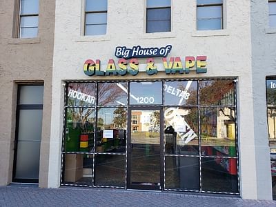 Big House of Glass and Vape
