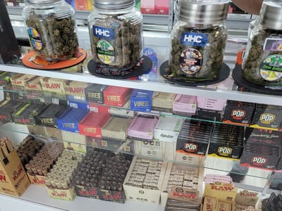 Bigg Smoke - Vapes Bongs CBD Kratom