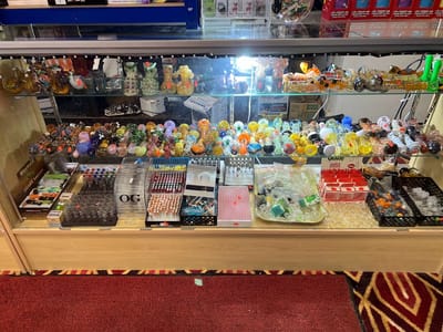 Blackhawks Tobacco & Vape