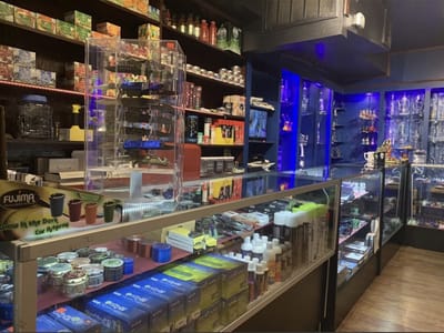 Cloud Vapes & Smokes