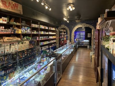 Cloud Vapes & Smokes