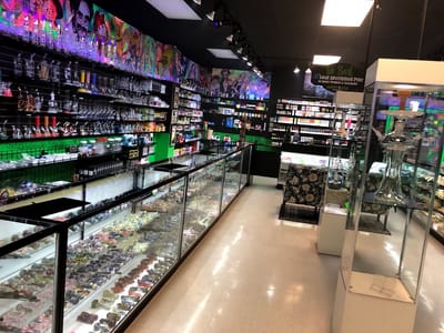 Happy Daze Smoke Vape & Kratom