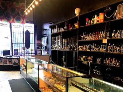 Headrush Smoke Shop