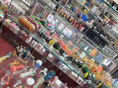 HOLY SMOKES Vape & Smoke