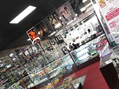 HOLY SMOKES Vape & Smoke