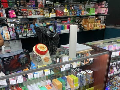 HOLY SMOKES Vape & Smoke