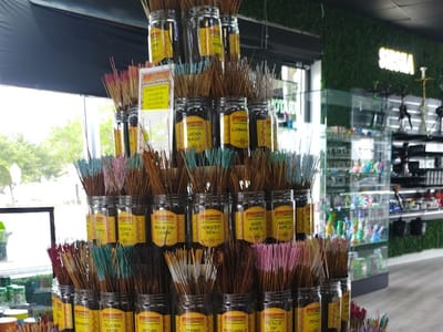 HYWAZE Smoke Shop Vape Hookah Kratom Delta 8 Orange Ave