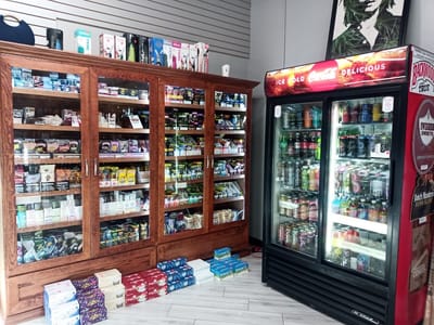 I Smoke Cigars & Vape ( Lucky Smoke )