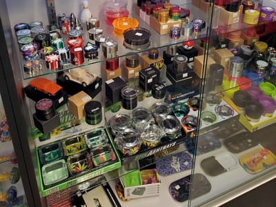 JJ's Smoke N Vape Shop