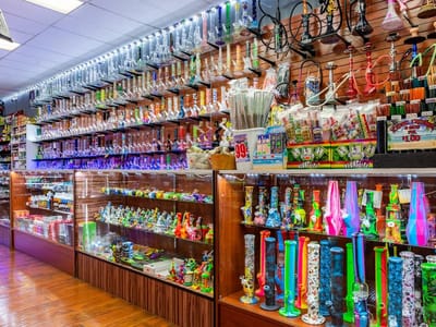 Leyla's Smoke & Vape