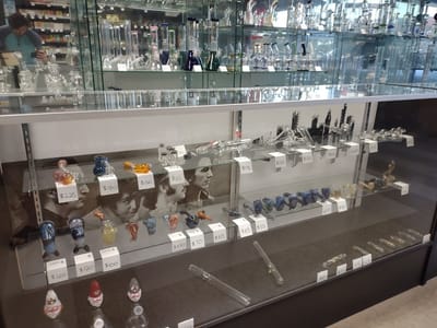 MR.KITE SMOKE SHOP Delta 8 Vape Pipes Kratom