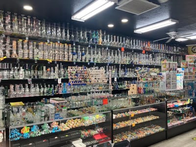 Noah smoke shop