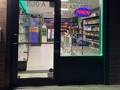 Plug Brothas Smoke Vape & More