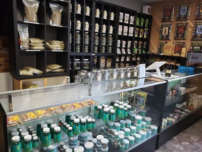 Sandy Smoke and Vape Shop/ Wholesale to Public