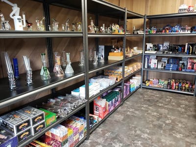 Sandy Smoke and Vape Shop/ Wholesale to Public