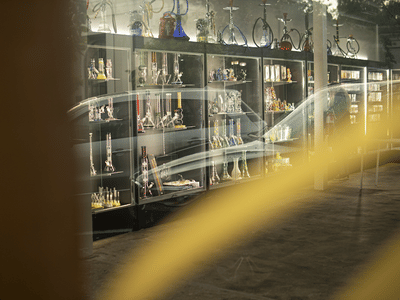 Smoke Sultan: Tobacconist, Vape shop