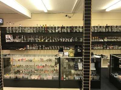 Smokers Genie/ Snack Shop