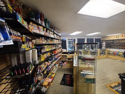 The Hotbox Smokeshop , Vape & Hookah Lounge