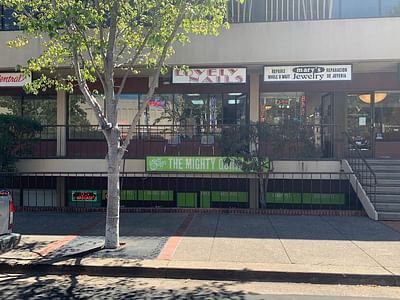 The Mighty Quinn Smoke/Vape Shop and Glass Gallery