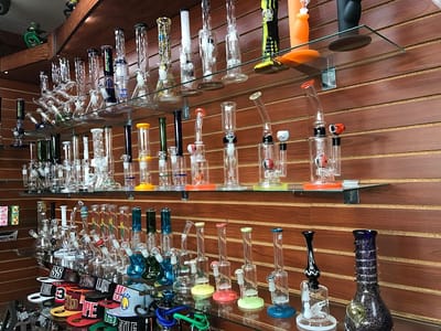 TUFF PUFF VAPE & TOBACCO CBD Kratom Headshop