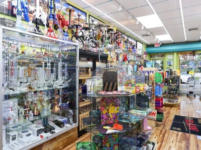 World of Smoke & Vape - Kendall