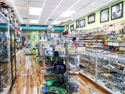 World of Smoke & Vape - Kendall