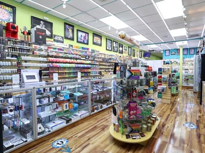 World of Smoke & Vape - Kendall