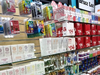 World of Smoke & Vape - Oaklawn