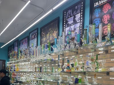 World of Smoke & Vape - Oaklawn